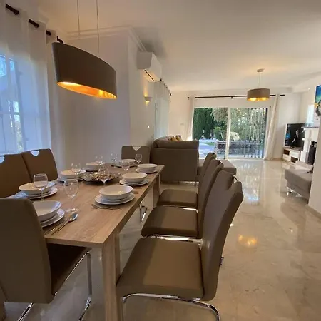 Vila Large Modern Villa With Private Swimming Pool *