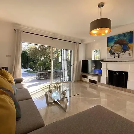 Vila Large Modern Villa With Private Swimming Pool *