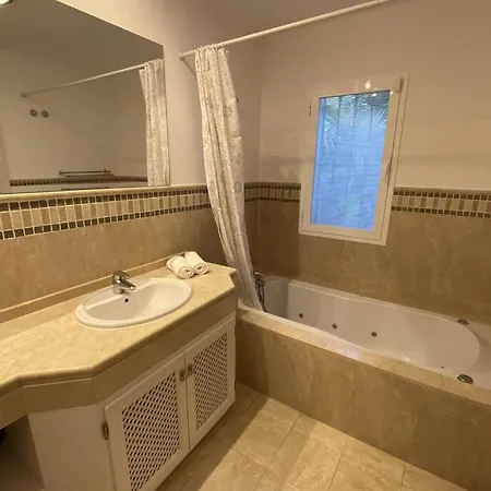 Large Modern Villa With Private Swimming Pool * 马尔韦利亚