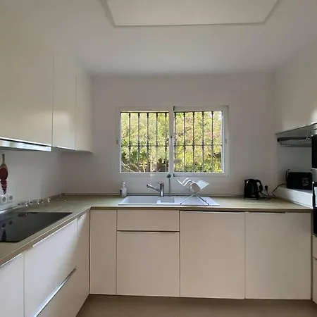 别墅 Large Modern Villa With Private Swimming Pool *