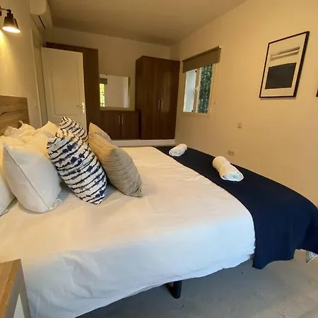 Large Modern Villa With Private Swimming Pool * 马尔韦利亚