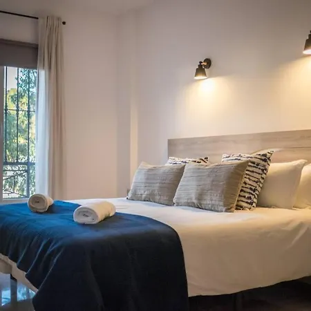 Large Modern Villa With Private Swimming Pool 别墅 *
